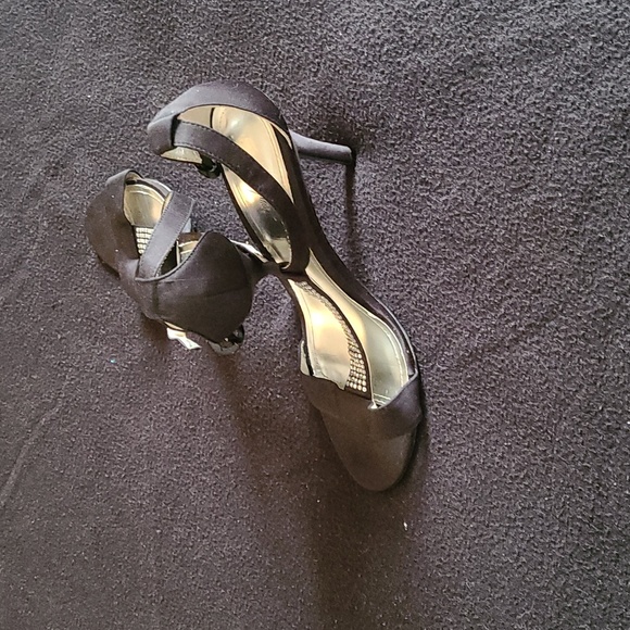 Shoes - Picture 4 of 4